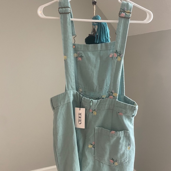 Floral Green Embroidery Romper - Picture 3 of 5